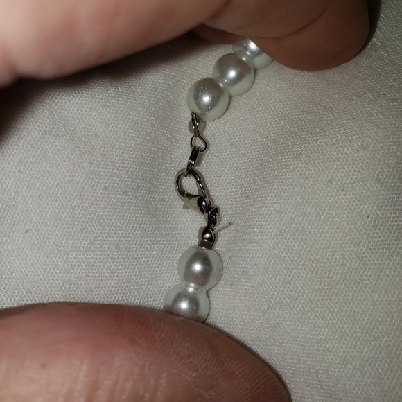 Pretty Pearl Necklace - Picture 4 of 4